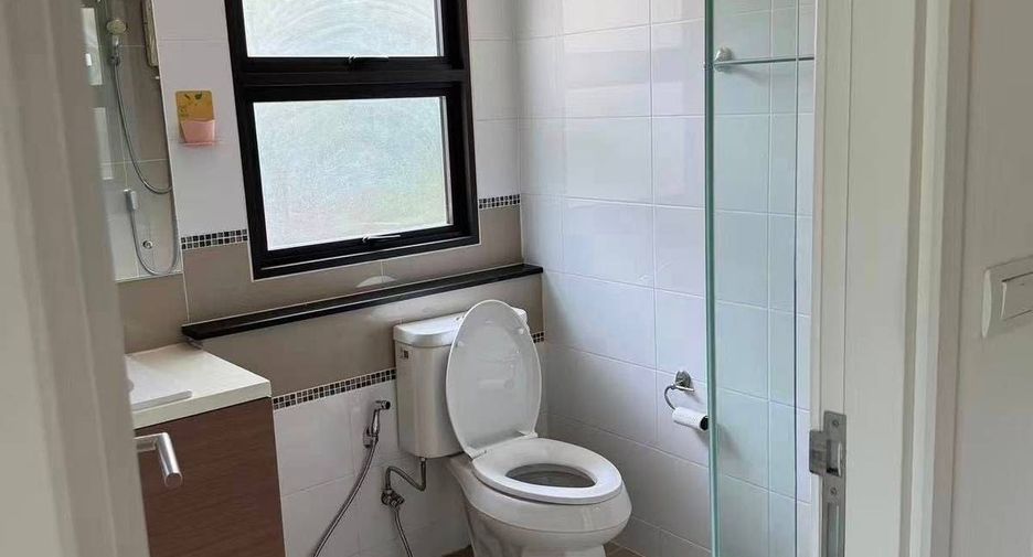 For rent 3 bedrooms condo in Yan Nawa, Bangkok