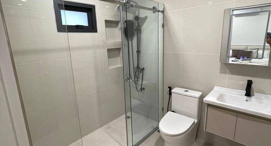 For rent 3 bedrooms condo in Yan Nawa, Bangkok