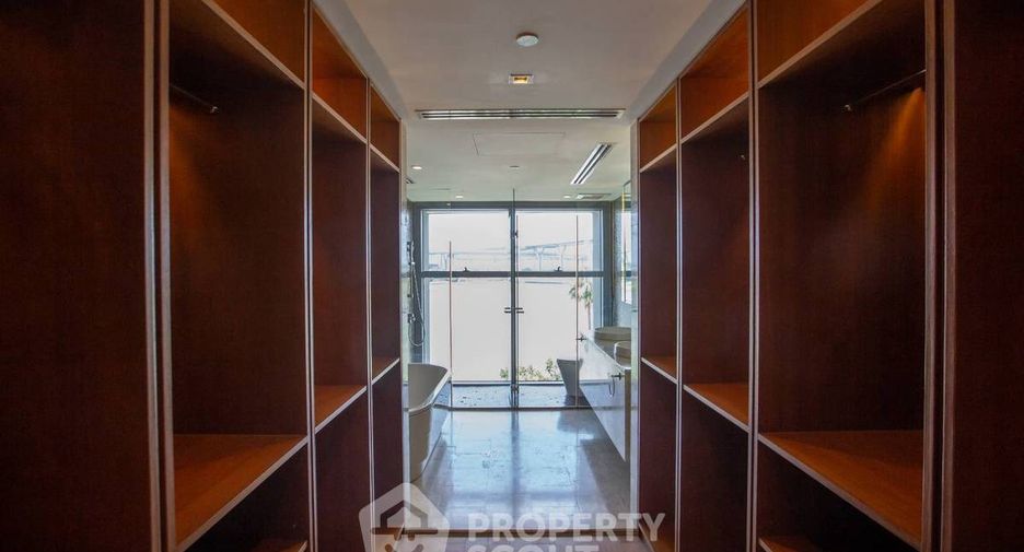For rent 3 bedrooms condo in Yan Nawa, Bangkok
