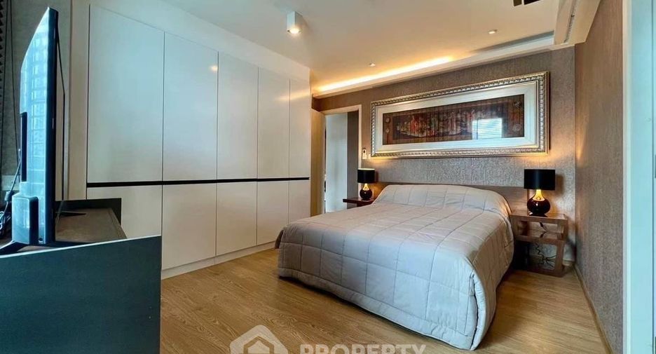 For rent 2 bedrooms condo in Watthana, Bangkok