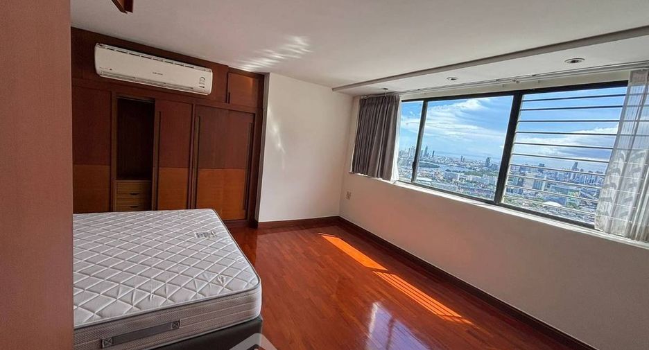For rent 3 bedrooms condo in Khlong Toei, Bangkok