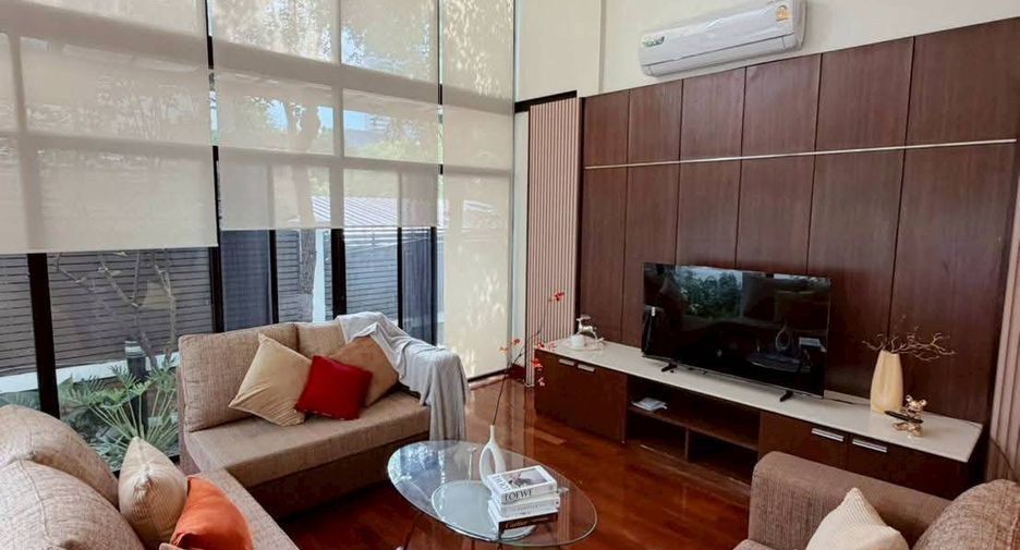 For rent 3 bedrooms apartment in Khlong Toei, Bangkok