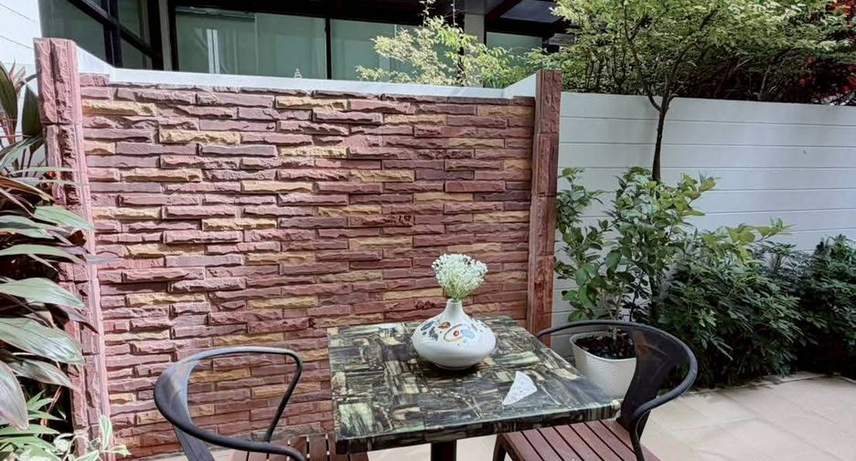 For rent 3 bedrooms apartment in Khlong Toei, Bangkok