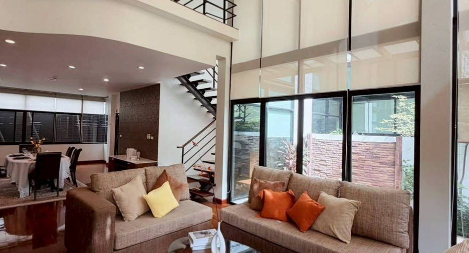 For rent 3 bedrooms apartment in Khlong Toei, Bangkok