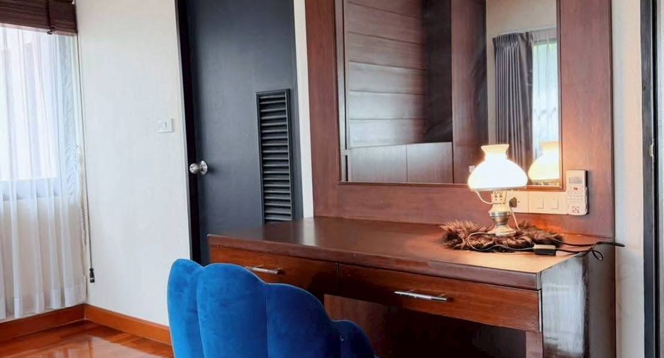 For rent 3 bedrooms apartment in Khlong Toei, Bangkok