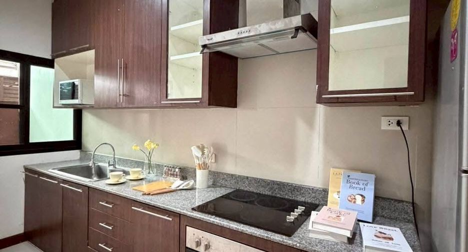 For rent 3 bedrooms apartment in Khlong Toei, Bangkok