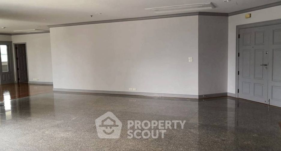 Condo en alquiler de 3 habitaciones en Khlong Toei, Bangkok