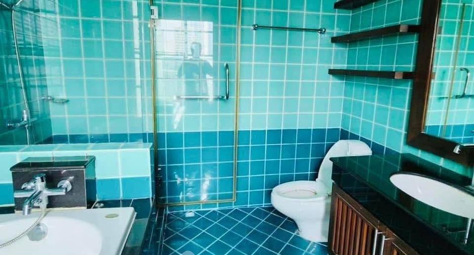 For rent 2 bedrooms condo in Khlong Toei, Bangkok