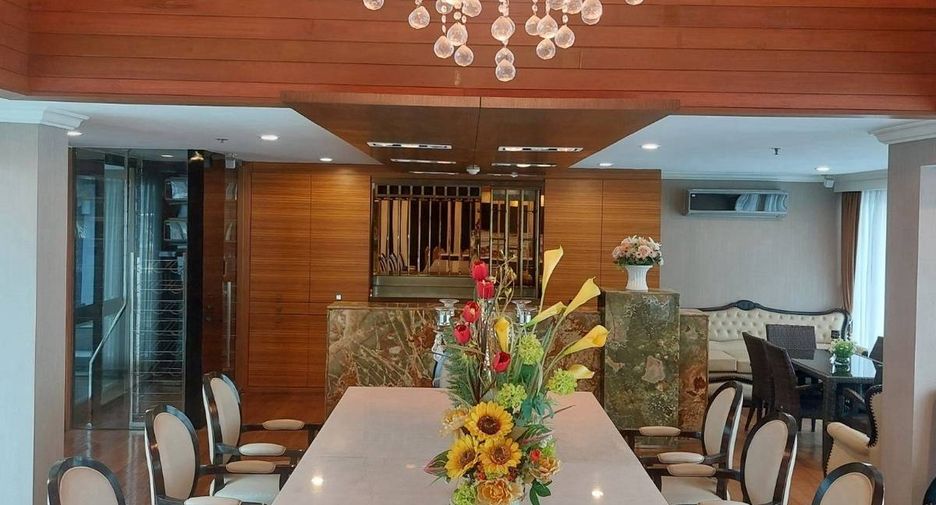 For rent 3 bedrooms condo in Phra Khanong, Bangkok
