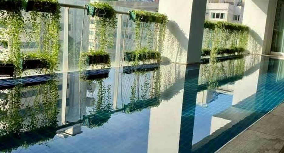 For rent 3 bedrooms condo in Khlong Toei, Bangkok