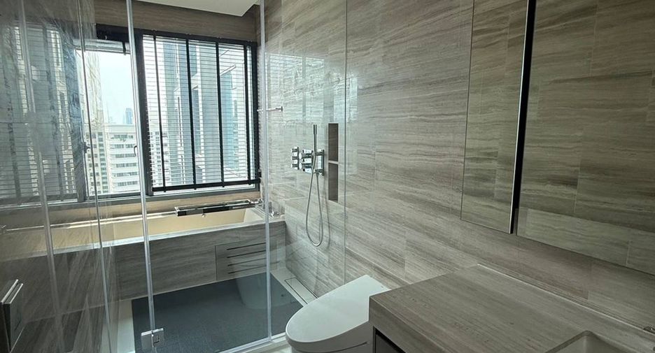 For rent 2 bedrooms condo in Khlong Toei, Bangkok
