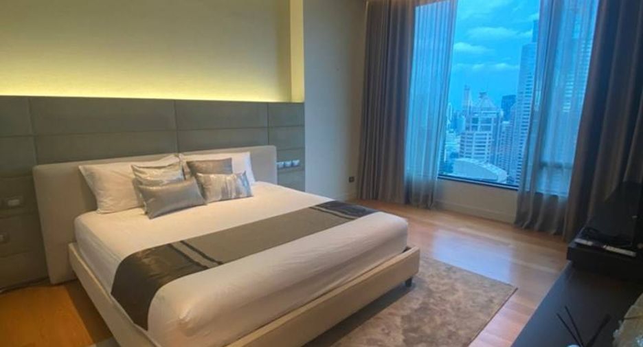 For rent 3 bedrooms condo in Pathum Wan, Bangkok