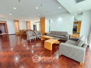 For rent 3 bedrooms apartment in Khlong Toei, Bangkok