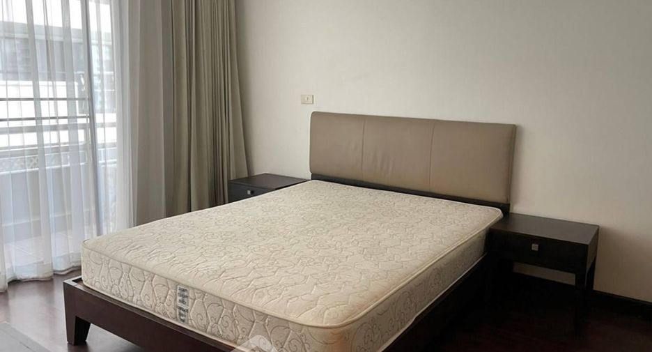 For rent 4 bedrooms apartment in Watthana, Bangkok