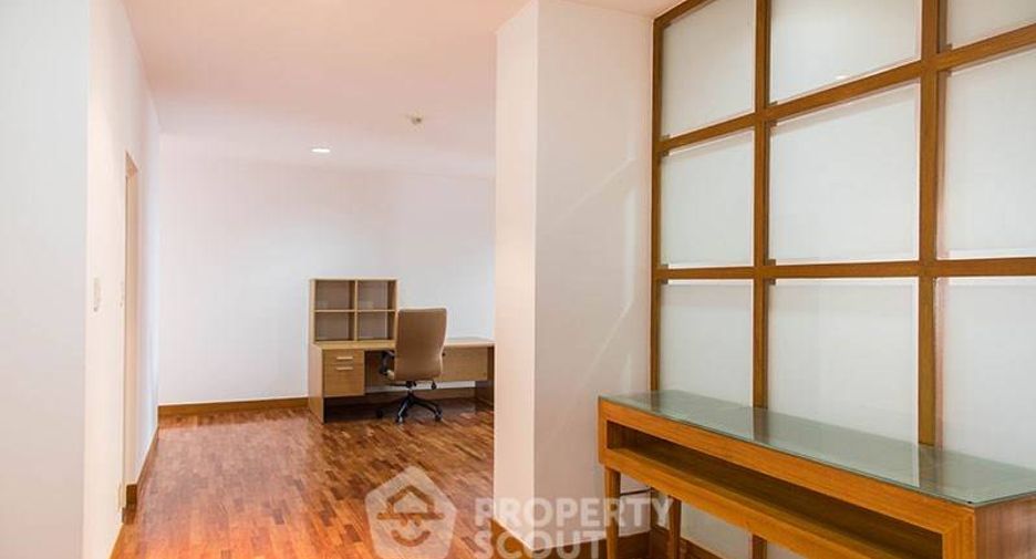 For rent 3 bedrooms condo in Khlong Toei, Bangkok