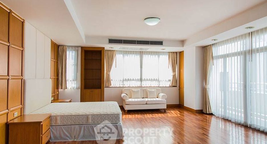 For rent 3 bedrooms condo in Khlong Toei, Bangkok