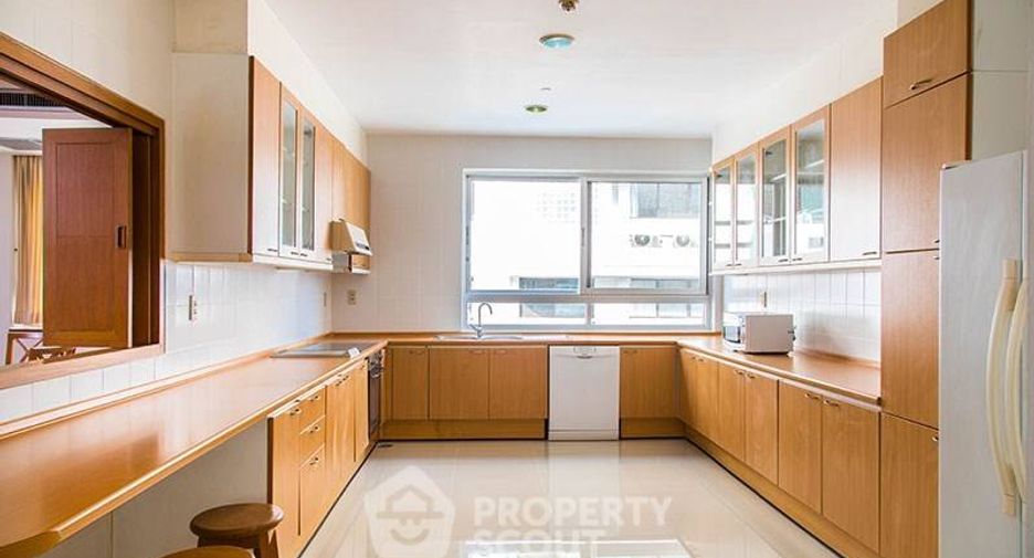 For rent 3 bedrooms condo in Khlong Toei, Bangkok