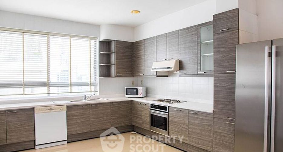 For rent 3 bedrooms condo in Khlong Toei, Bangkok