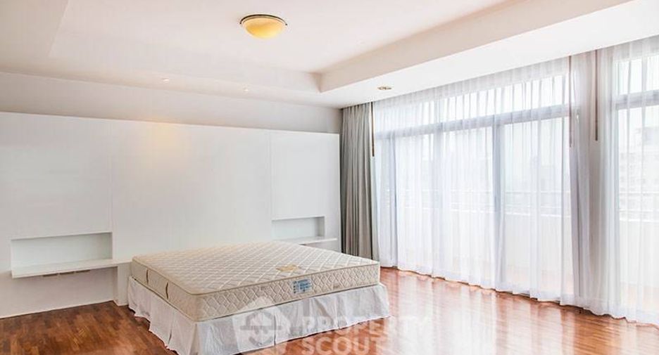 For rent 3 bedrooms condo in Khlong Toei, Bangkok