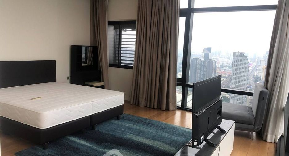 Condo en alquiler de 3 habitaciones en Watthana, Bangkok