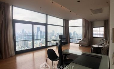 For rent 3 bedrooms condo in Watthana, Bangkok