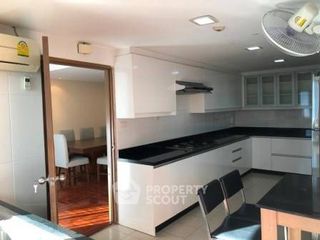 For rent 4 bedrooms apartment in Khlong Toei, Bangkok