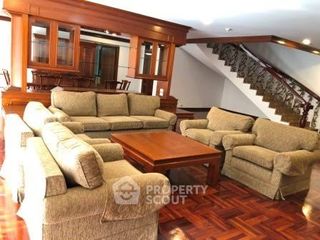 For rent 3 bedrooms apartment in Khlong Toei, Bangkok