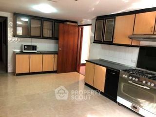 For rent 3 bedrooms apartment in Khlong Toei, Bangkok