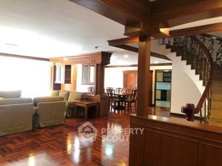 For rent 3 bedrooms apartment in Khlong Toei, Bangkok