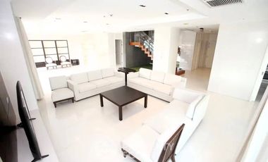 For rent 4 bedrooms apartment in Pathum Wan, Bangkok