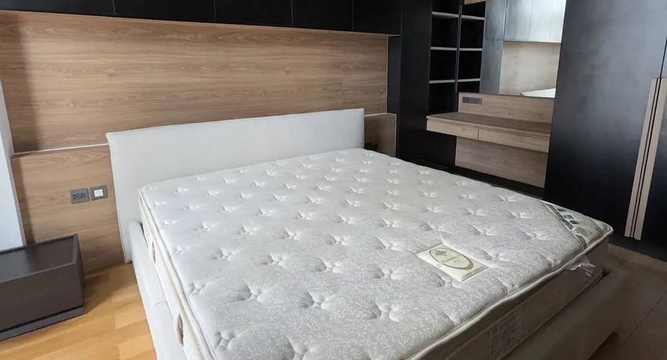 Аренда 3 спальни кондо в Щаттхана, Бангкок