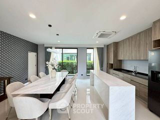 For rent 4 bedrooms house in Bang Kapi, Bangkok