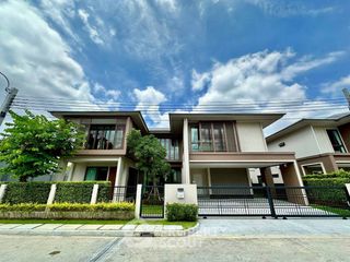 For rent 4 bedrooms house in Bang Kapi, Bangkok