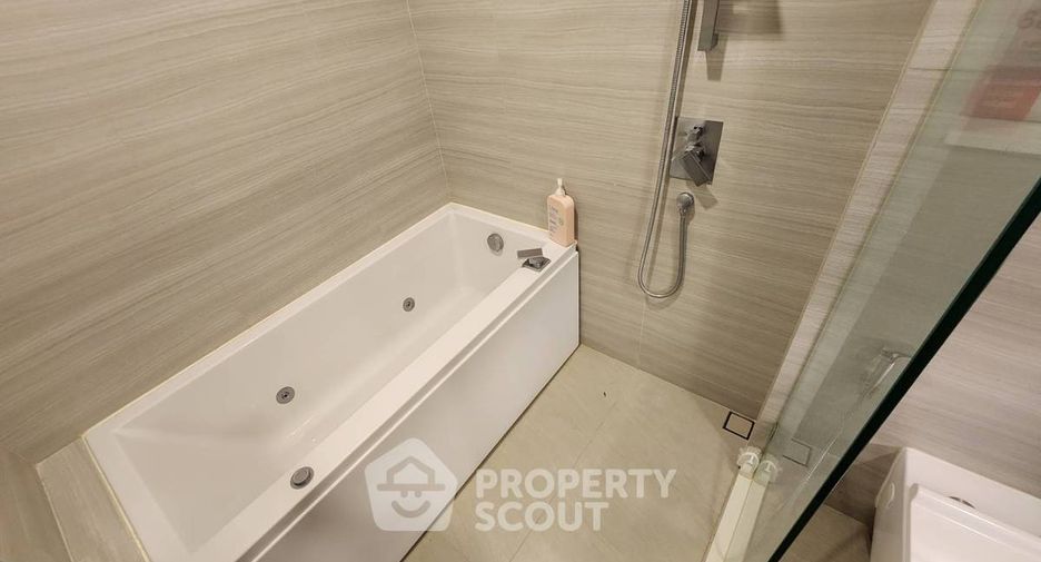 For rent 2 bedrooms condo in Watthana, Bangkok