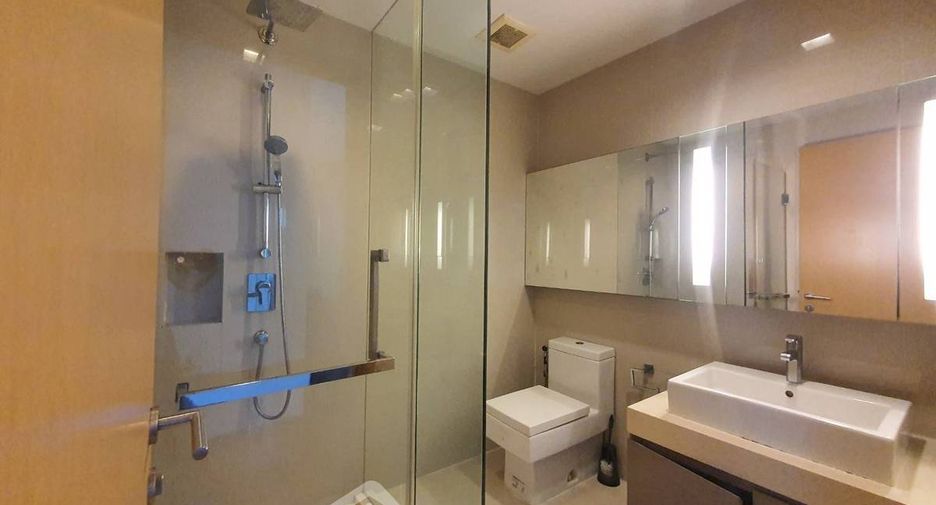 For rent 3 bedrooms condo in Khlong Toei, Bangkok