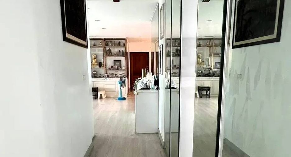 Condo en alquiler de 4 habitaciones en Sathon, Bangkok