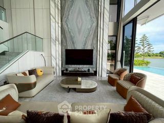 Casa en alquiler de 5 habitaciones en Bang Phli, Samut Prakan