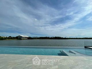 Casa en alquiler de 5 habitaciones en Bang Phli, Samut Prakan