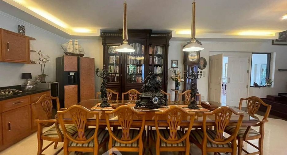 Casa en alquiler de 4 habitaciones en Bang Lamung, Chonburi