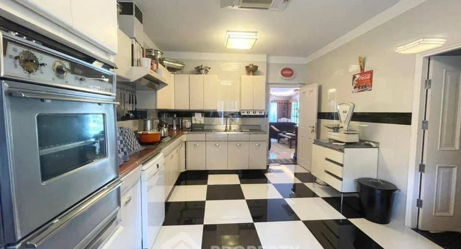 Casa en alquiler de 4 habitaciones en Bang Lamung, Chonburi