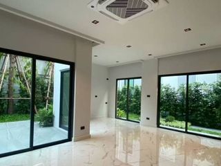 For rent 4 bedrooms house in Huai Khwang, Bangkok
