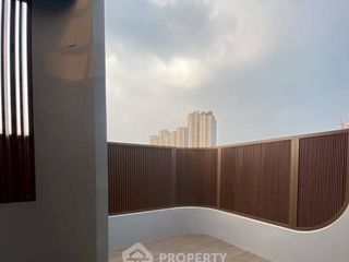 For rent 4 bedrooms house in Huai Khwang, Bangkok