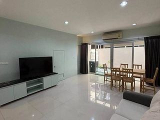 Reihenhaus zur Miete mit 3 Zimmer in Suan Luang, Bangkok