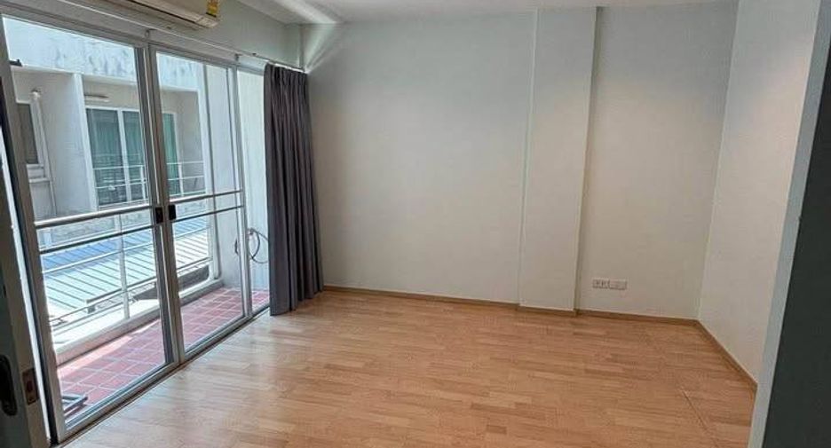 Reihenhaus zur Miete mit 3 Zimmer in Suan Luang, Bangkok