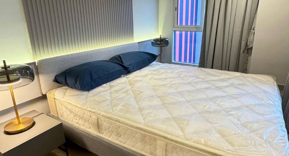 For rent 2 bedrooms condo in Bang Rak, Bangkok