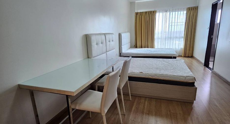 For rent 3 bedrooms condo in Bang Kho Laem, Bangkok