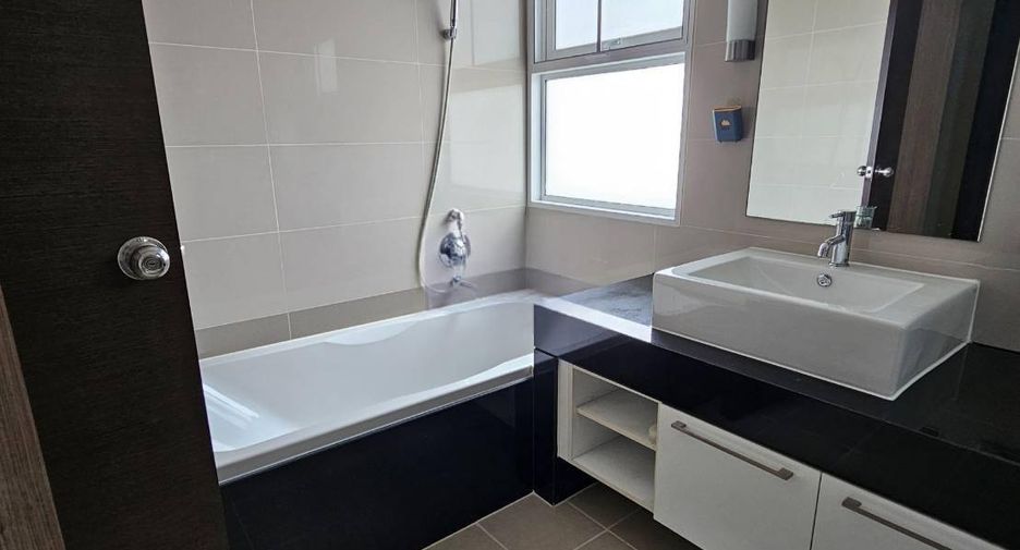 For rent 3 bedrooms condo in Bang Kho Laem, Bangkok