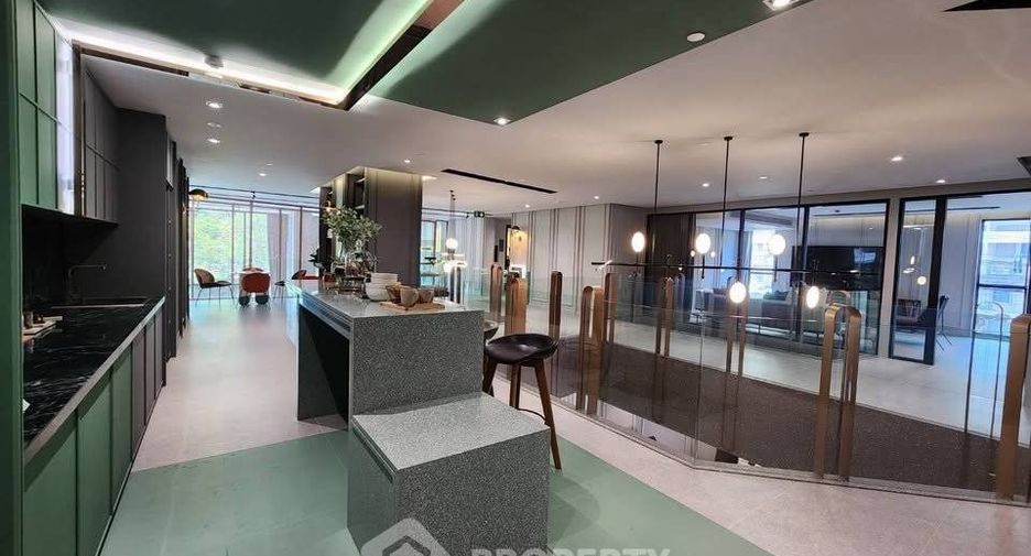 For rent 2 bedrooms condo in Bang Rak, Bangkok