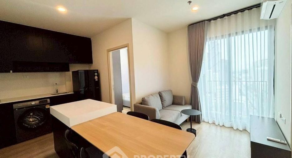 For rent 2 bedrooms condo in Huai Khwang, Bangkok