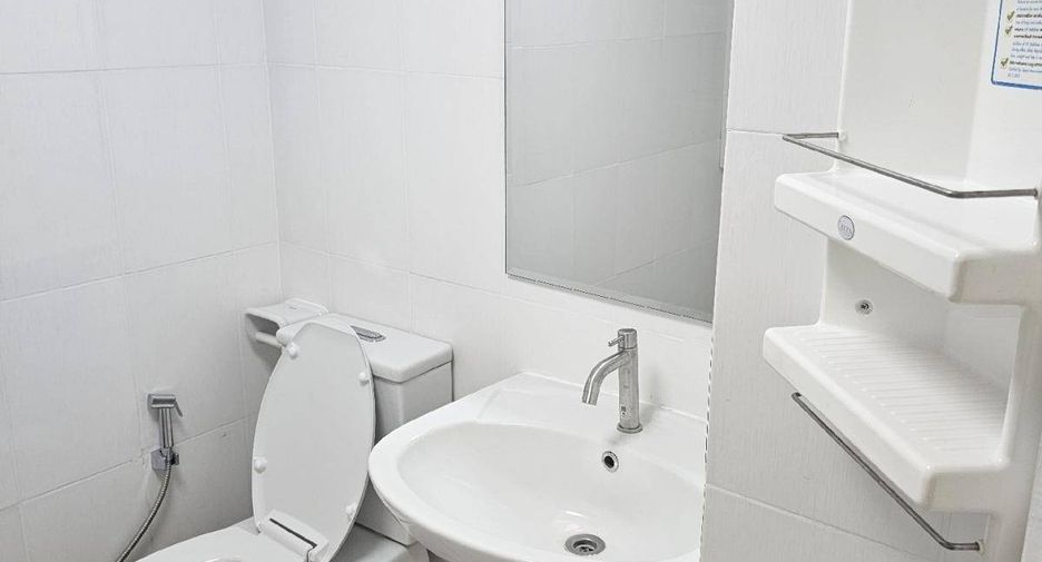 For rent 2 bedrooms condo in Huai Khwang, Bangkok